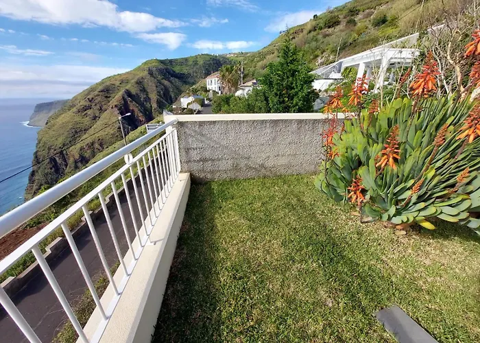The Sea View In Madeira - Casa Farol Fajã da Ovelha